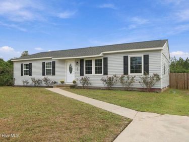 77 Crown Point Road , Hubert, NC 28539
