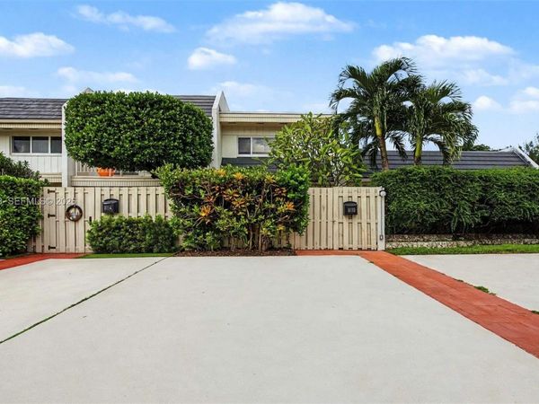 8110 SW 82nd Ct , Miami, FL 33143