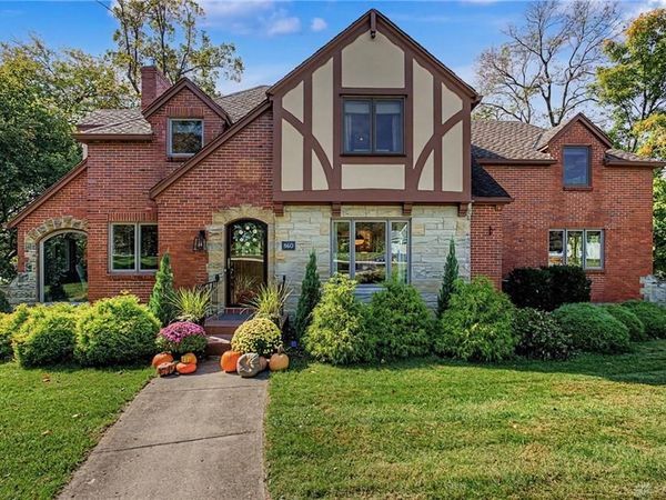 860 Greenhouse Drive, Kettering, OH 45419