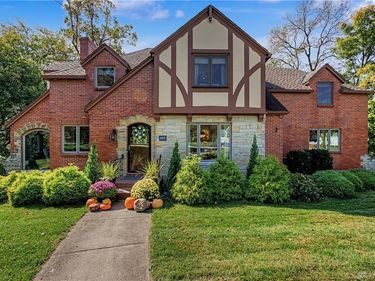 860 Greenhouse Drive, Kettering, OH 45419