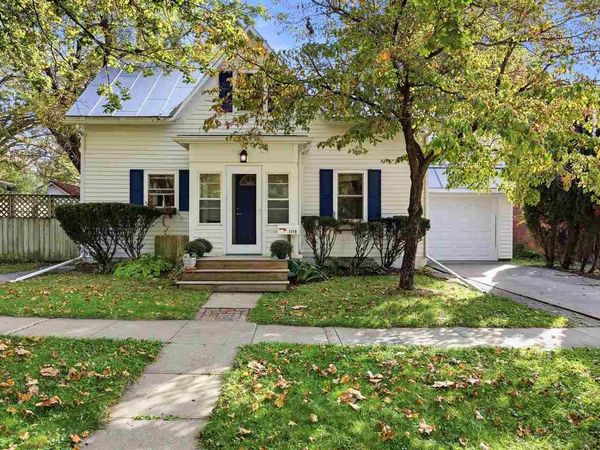 1119 Fairchild St, Iowa City, IA 52245