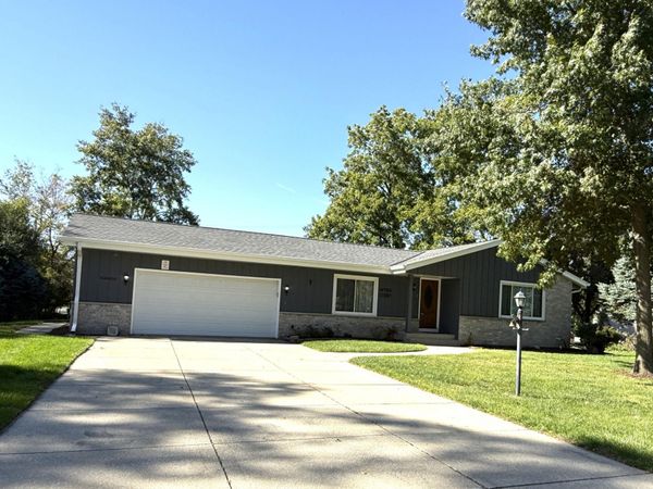 W165S7391 Bellview Dr, Muskego, WI 53150