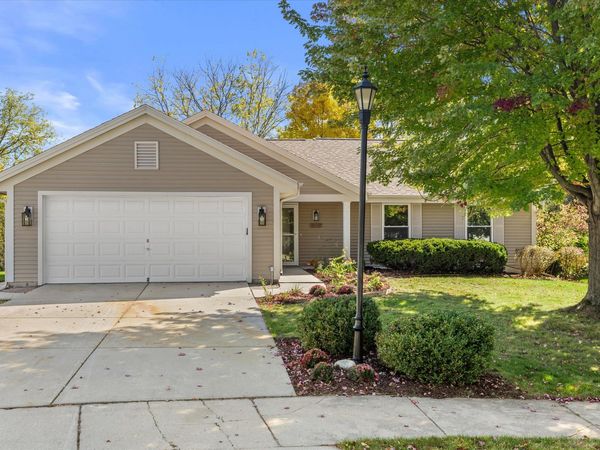 1007 Fieldridge Ct, Waukesha, WI 53188