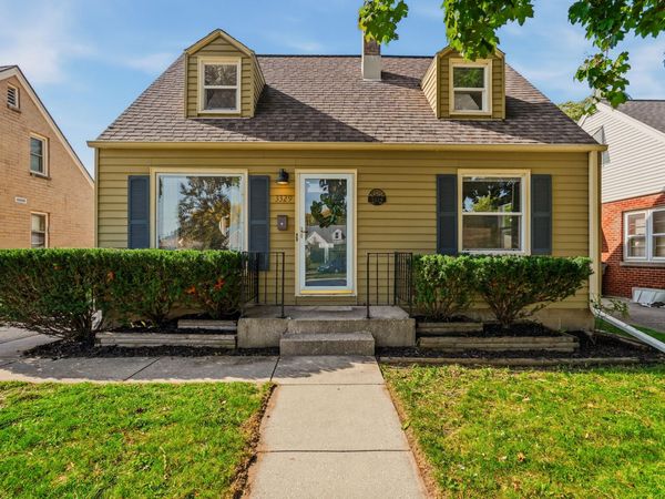 3329 N 92nd St, Milwaukee, WI 53222