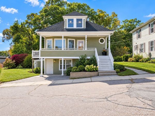 17 Connecticut Ave, Blackstone, MA 01504