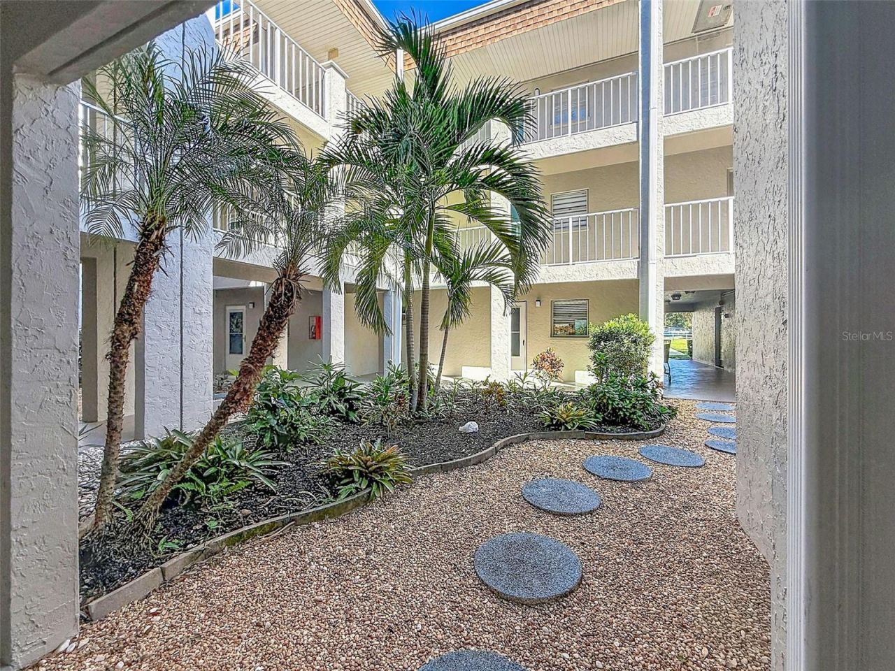 1520 Glen Oaks Drive E, Unit 244, Sarasota, FL 34232 Photo