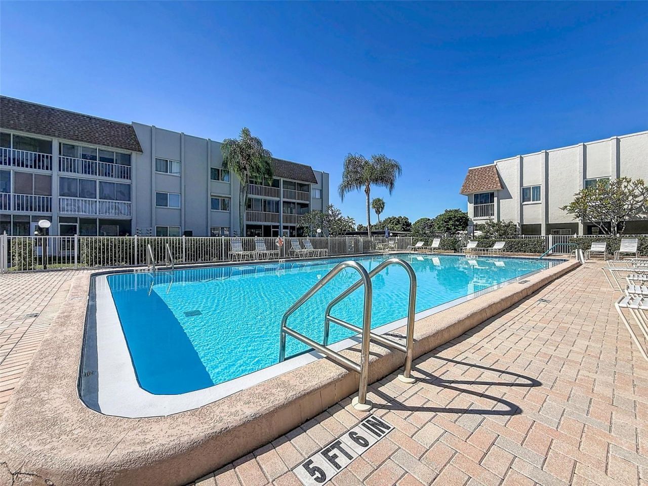 1520 Glen Oaks Drive E, Unit 244, Sarasota, FL 34232 Photo