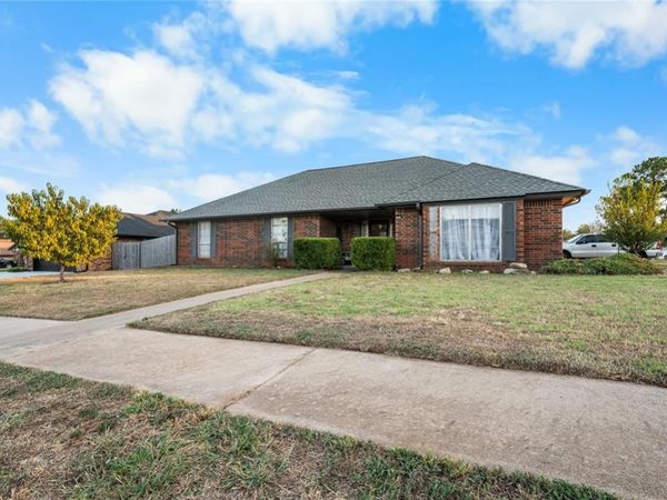 1816 N Lincoln Avenue, Moore, OK 73160
