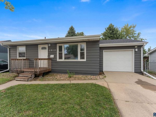 2912 E Sioux St, Sioux Falls, SD 57103