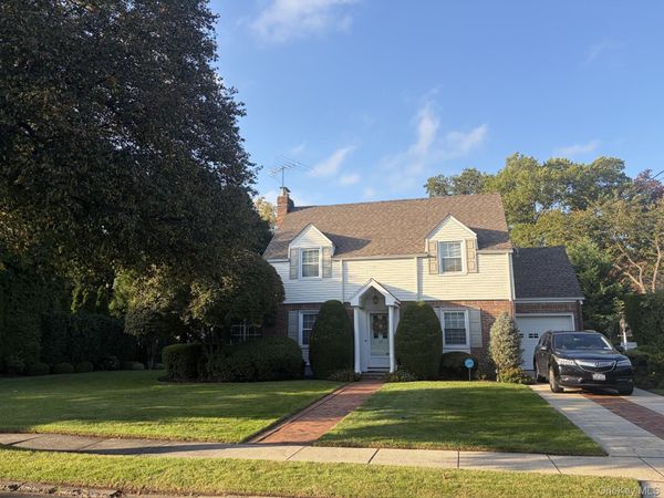 49 Ogden Avenue , East Williston, NY 11596