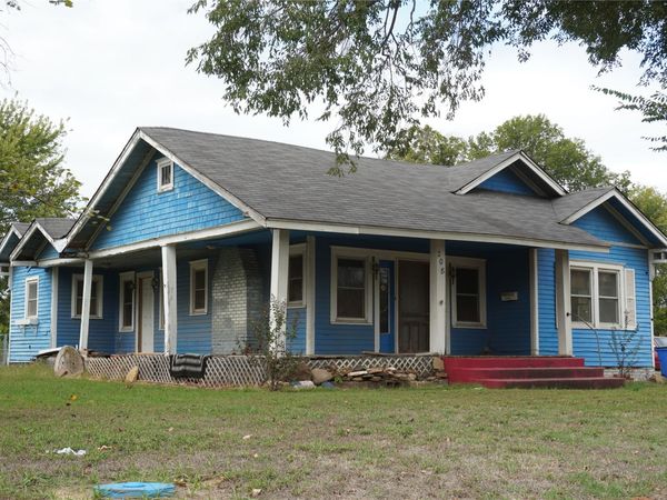 208 NW 5th Street , Checotah, OK 74426