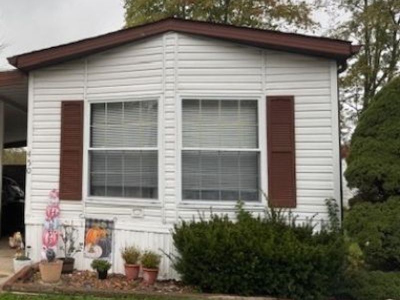 450 Whispering Pines Drive NW, Warren, OH 44481 Photo 1