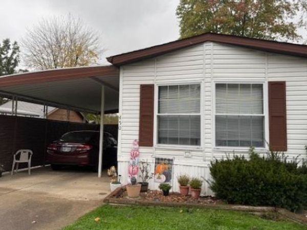 450 Whispering Pines Drive NW, Warren, OH 44481
