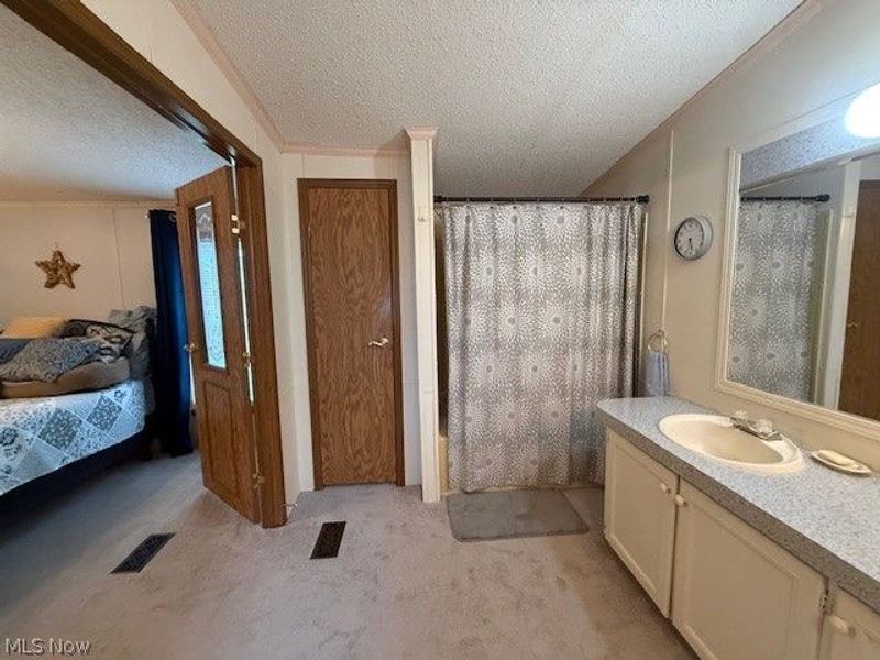 450 Whispering Pines Drive NW, Warren, OH 44481 Photo 12
