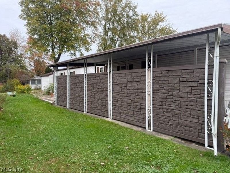 450 Whispering Pines Drive NW, Warren, OH 44481 Photo 2