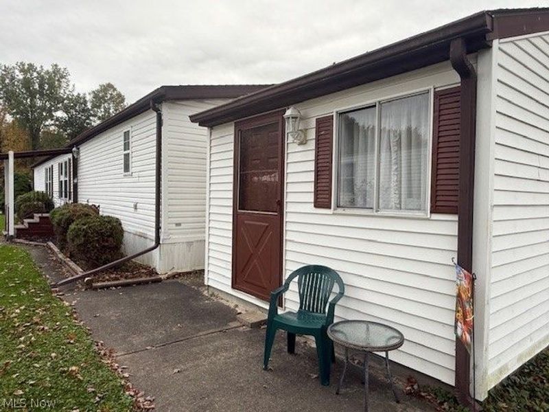 450 Whispering Pines Drive NW, Warren, OH 44481 Photo 5