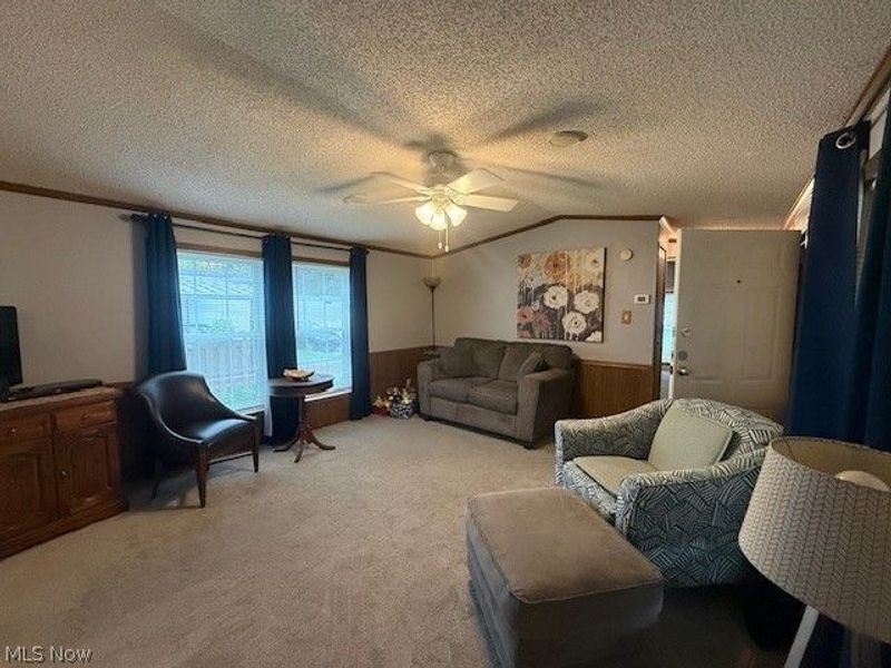 450 Whispering Pines Drive NW, Warren, OH 44481 Photo 7