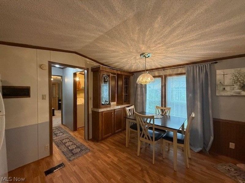 450 Whispering Pines Drive NW, Warren, OH 44481 Photo 9