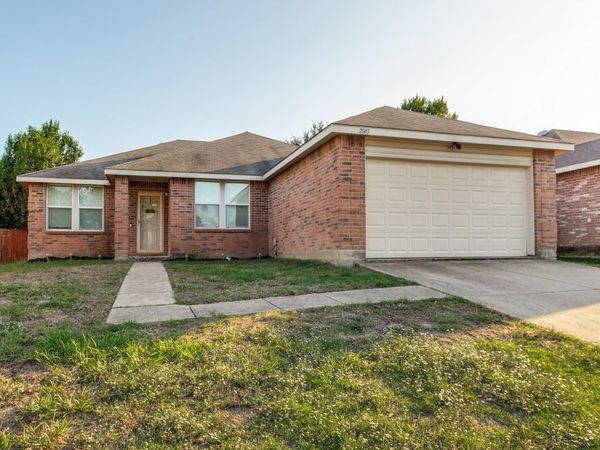 2043 Cap Rock Lane, Grand Prairie, TX 75052