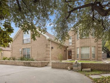 6422 Covecreek Place, Dallas, TX 75240