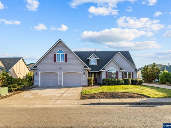 731 Aeronca St, Independence, OR 97351