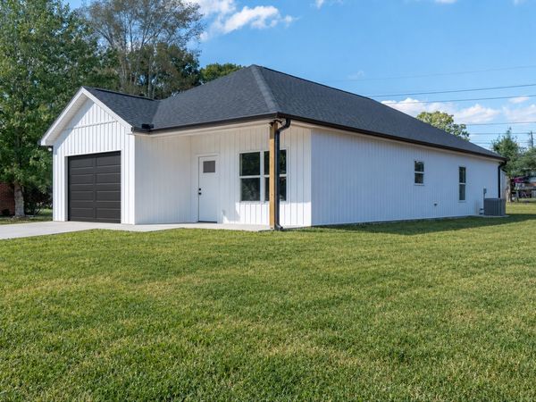 702 1st St , Lawrenceburg, TN 38464