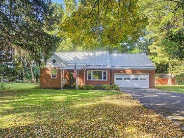 83 Mount Vernon Avenue , Fredericktown, OH 43019