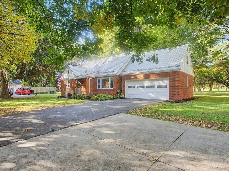 83 Mount Vernon Avenue, Fredericktown, OH 43019 Photo 2