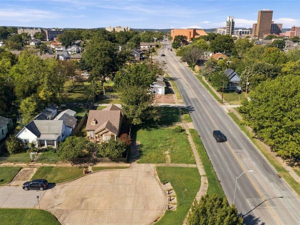 701 S Seneca Avenue , Bartlesville, OK 74003