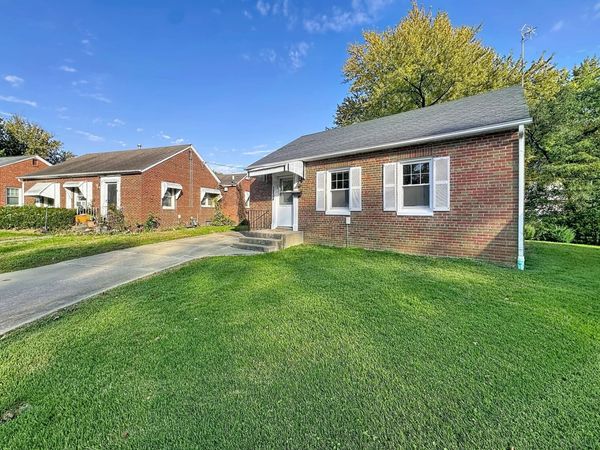 1204 29th Avenue Court , Moline, IL 61265
