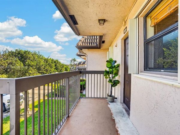 10628 NW 10th St , Unit 203, Pembroke Pines, FL 33026