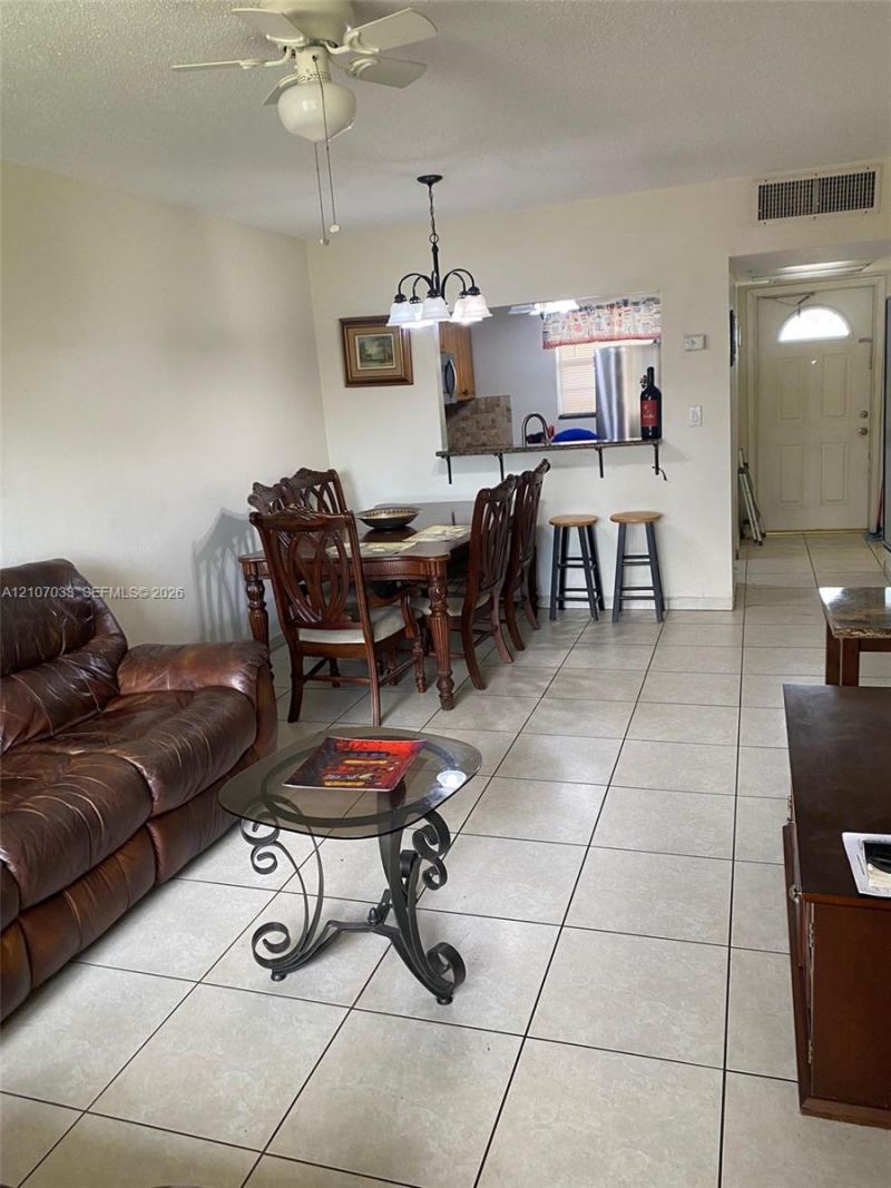 5021 W Oakland Park Blvd, Unit 313, Lauderdale Lakes, FL 33313 Photo