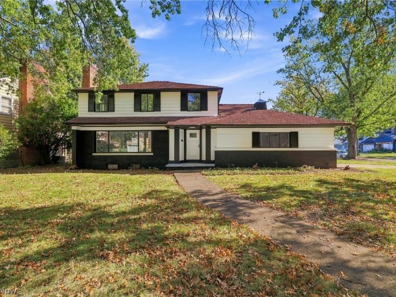 2131 Newbury Drive, Cleveland, OH 44112 Photo 2