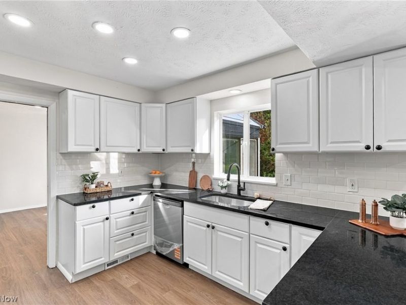 2131 Newbury Drive, Cleveland, OH 44112 Photo 22