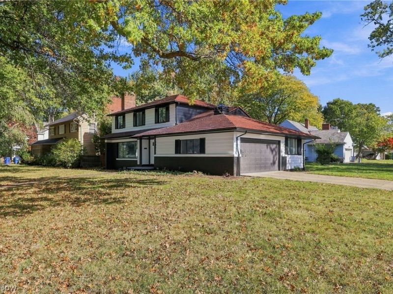 2131 Newbury Drive, Cleveland, OH 44112 Photo 3