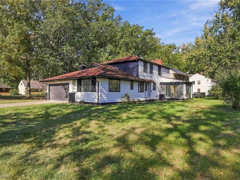 2131 Newbury Drive, Cleveland, OH 44112 Photo 4