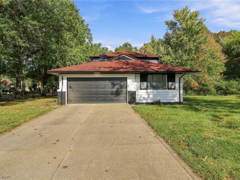 2131 Newbury Drive, Cleveland, OH 44112 Photo 5