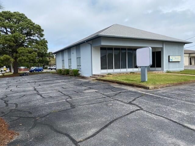 133 NE Hospital Drive, Fort Walton Beach, FL 32548 Main Photo