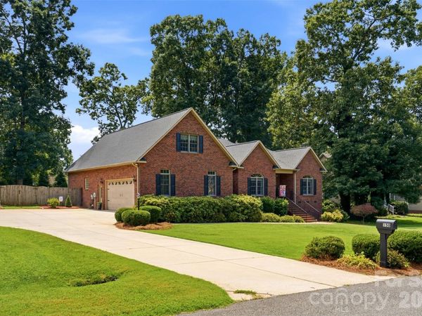 150 Saddlewood Lane, Statesville, NC 28625