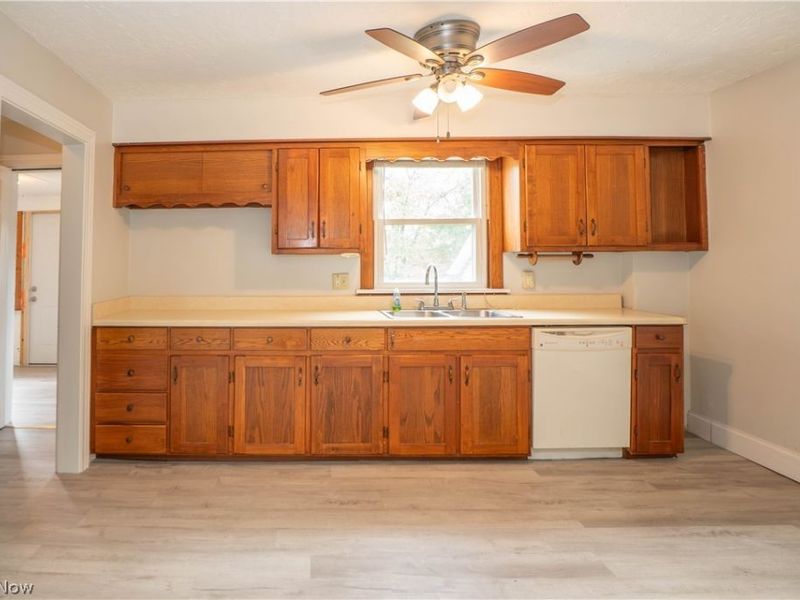 2491 Perry Drive SW, Canton, OH 44706 Photo 10