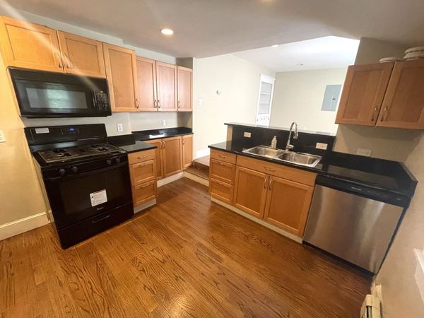 221 Pearl St, Unit 2, Cambridge, MA 02139