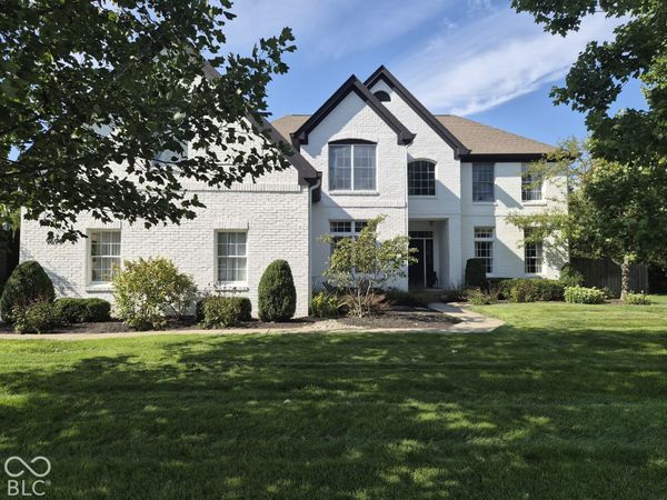 9694 Bellflower Drive, Zionsville, IN 46077