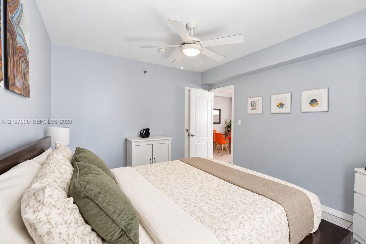 3030 Collins Ave , Unit 2H, Miami Beach, FL 33140 Photo
