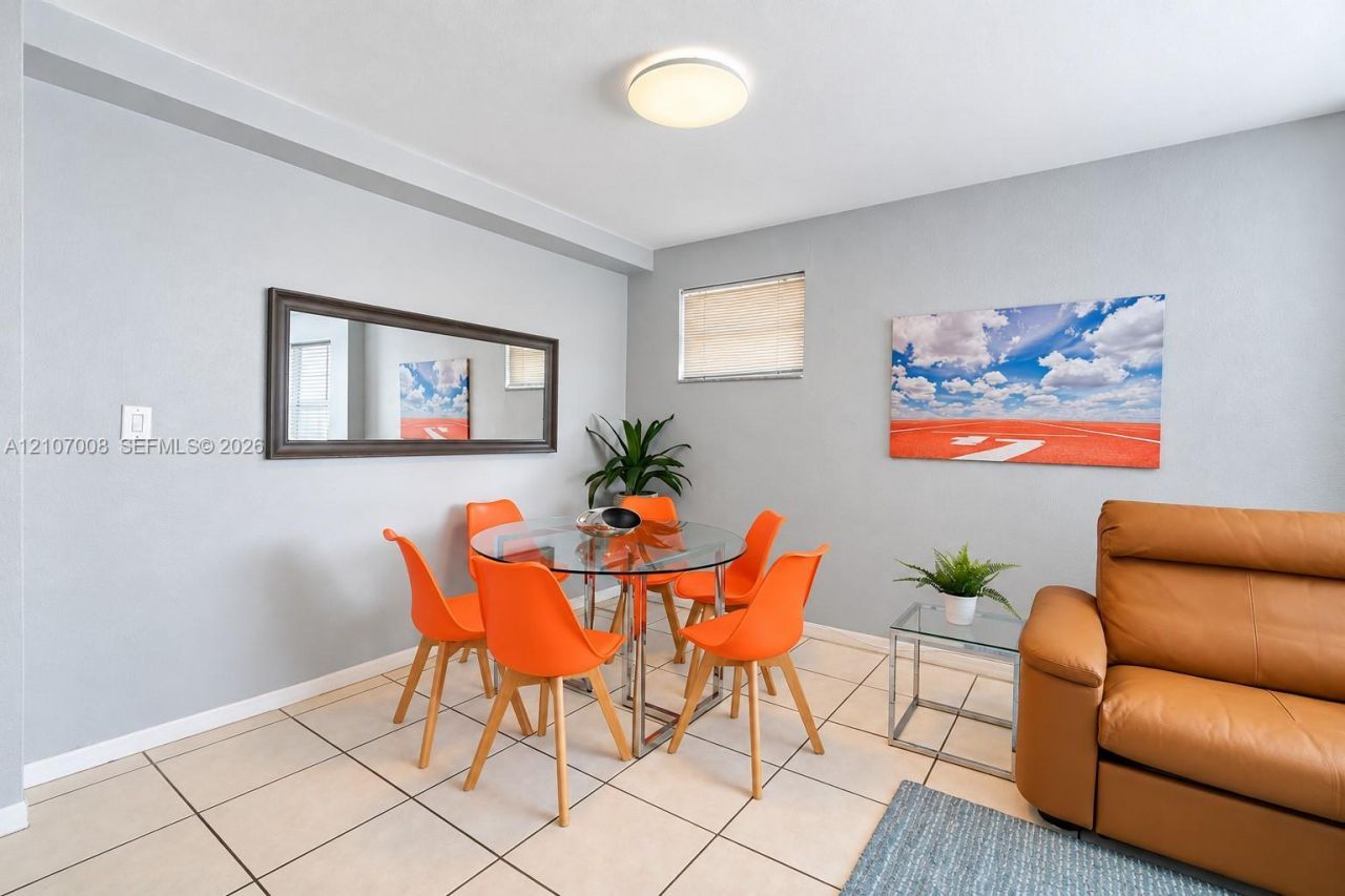 3030 Collins Ave , Unit 2H, Miami Beach, FL 33140 Photo