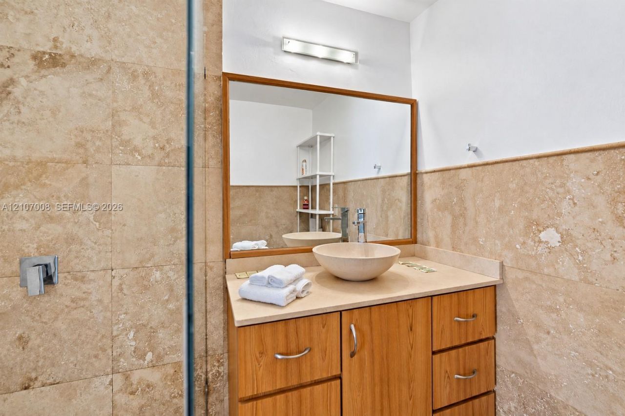 3030 Collins Ave , Unit 2H, Miami Beach, FL 33140 Photo