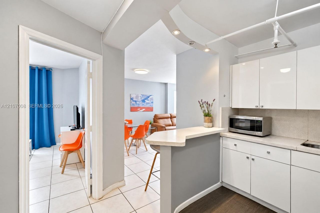 3030 Collins Ave , Unit 2H, Miami Beach, FL 33140 Photo