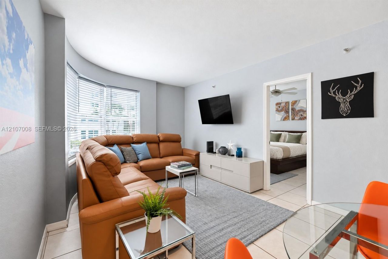 3030 Collins Ave , Unit 2H, Miami Beach, FL 33140 Photo