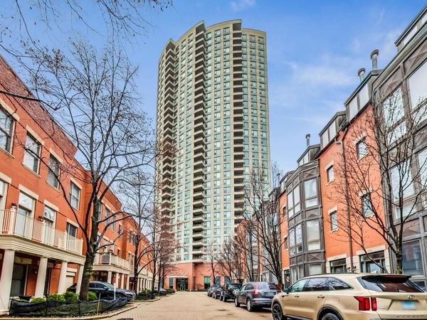 501 N Clinton Street , Unit 2701, Chicago, IL 60654