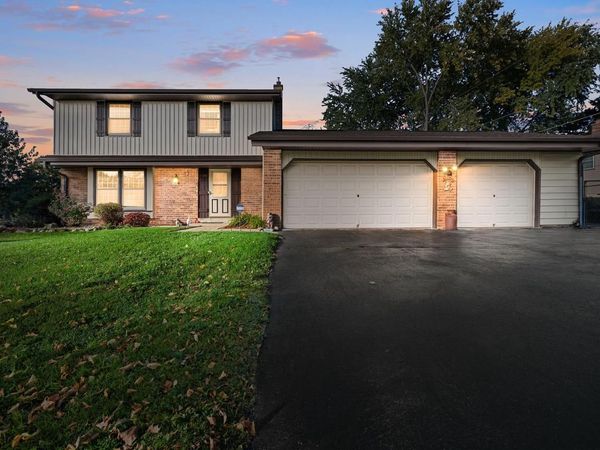 1700 Mohawk LANE, Waukesha, WI 53186