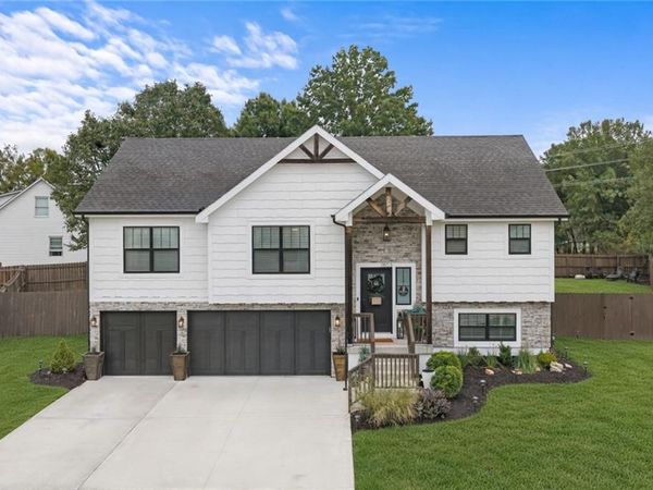 1803 NW Madi Court, Grain Valley, MO 64029